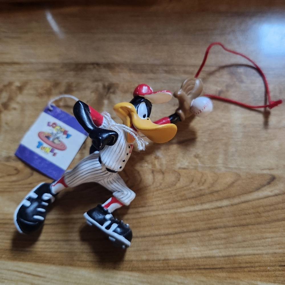 Daffy Duck Baseball Player Sports 1996 vintage ornament Xmas Christmas